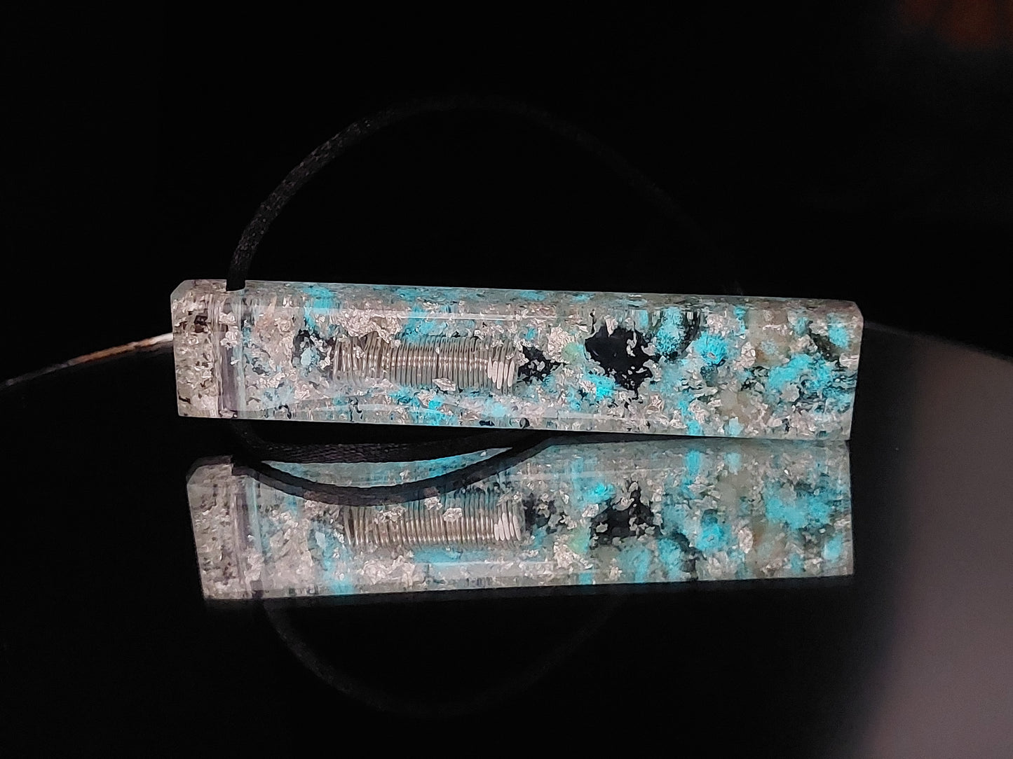 Orgonit-Anhänger, Halskette, Amulett, Charm mit Diamanten, Moldavit, Herkimer, Rhodozit, im Dunkeln leuchtendes Orgon. Größere Größe!