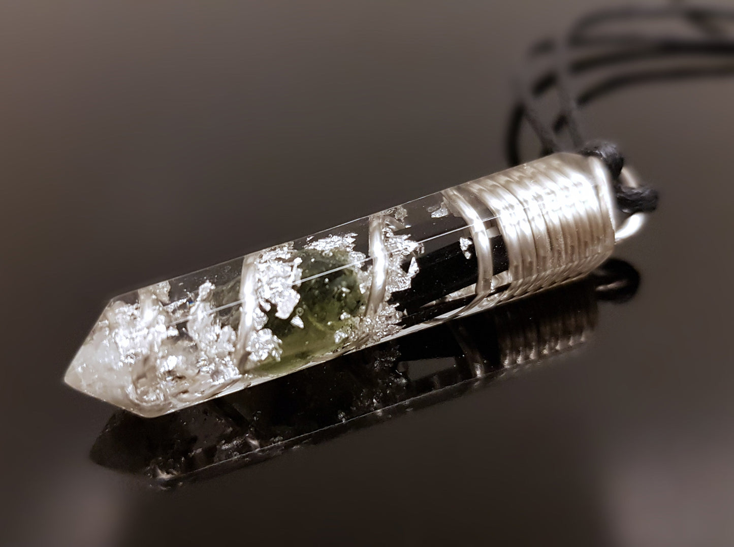 Colgante de orgonita con la combinación más poderosa: plata, turmalina negra, diamantes, herkimer, moldavita