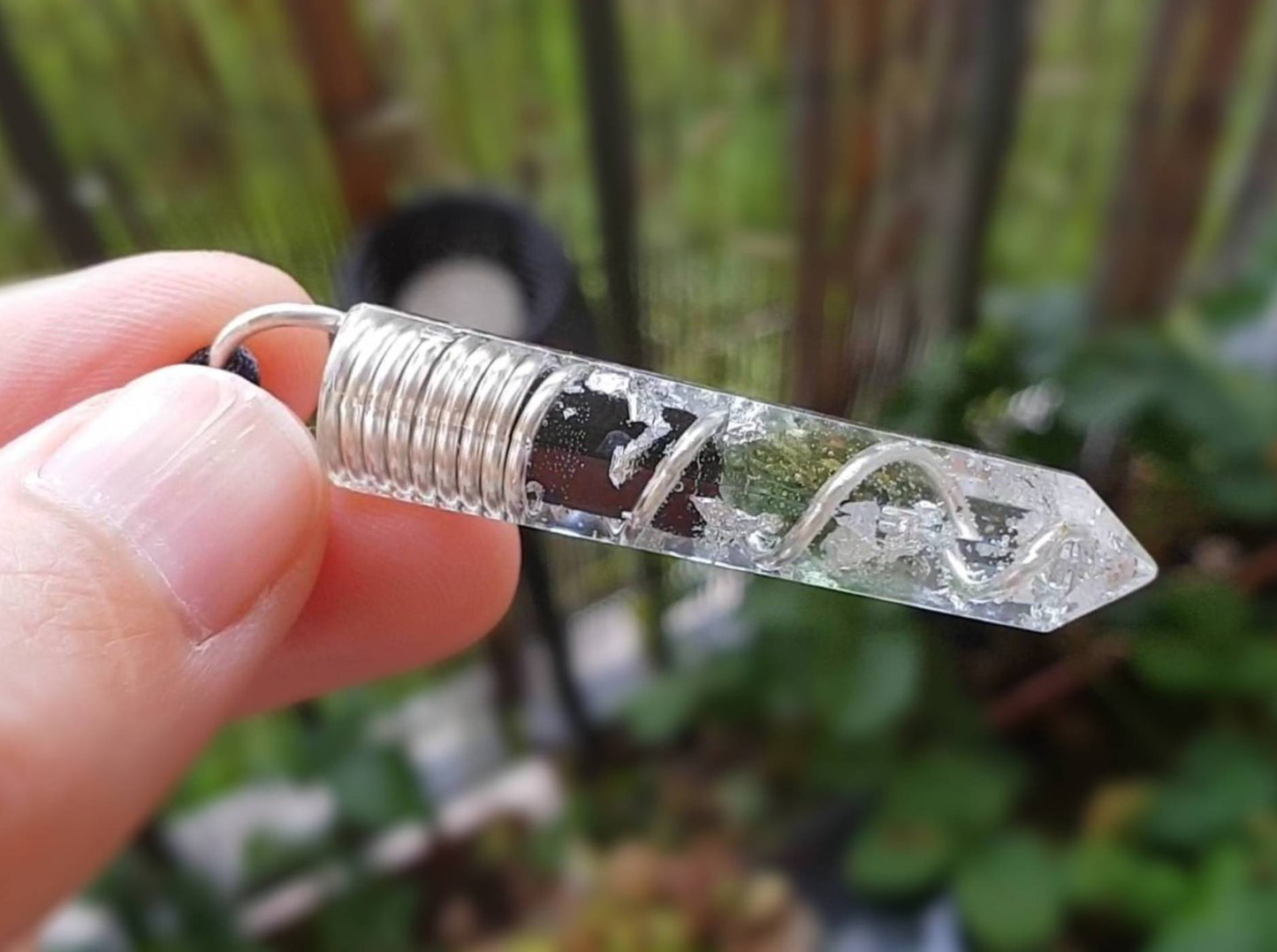 Colgante de orgonita con la combinación más poderosa: plata, turmalina negra, diamantes, herkimer, moldavita