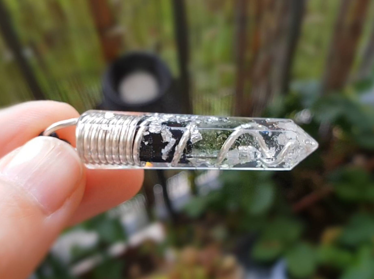 Colgante de orgonita con la combinación más poderosa: plata, turmalina negra, diamantes, herkimer, moldavita