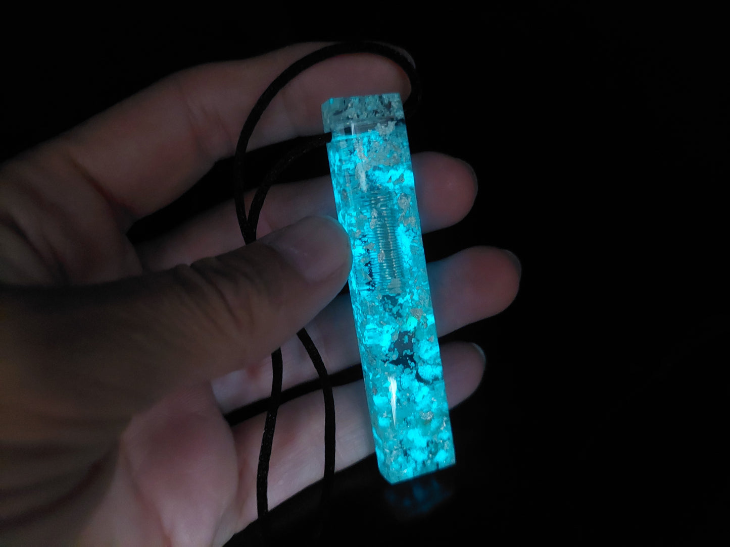 Orgonit-Anhänger, Halskette, Amulett, Charm mit Diamanten, Moldavit, Herkimer, Rhodozit, im Dunkeln leuchtendes Orgon. Größere Größe!