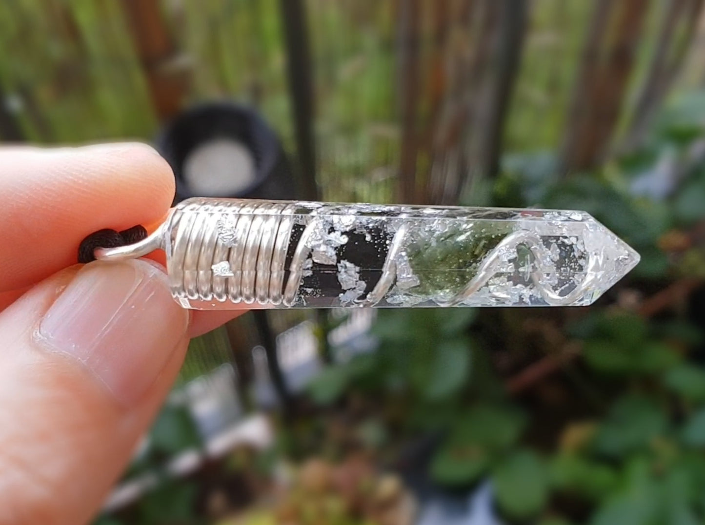 Colgante de orgonita con la combinación más poderosa: plata, turmalina negra, diamantes, herkimer, moldavita