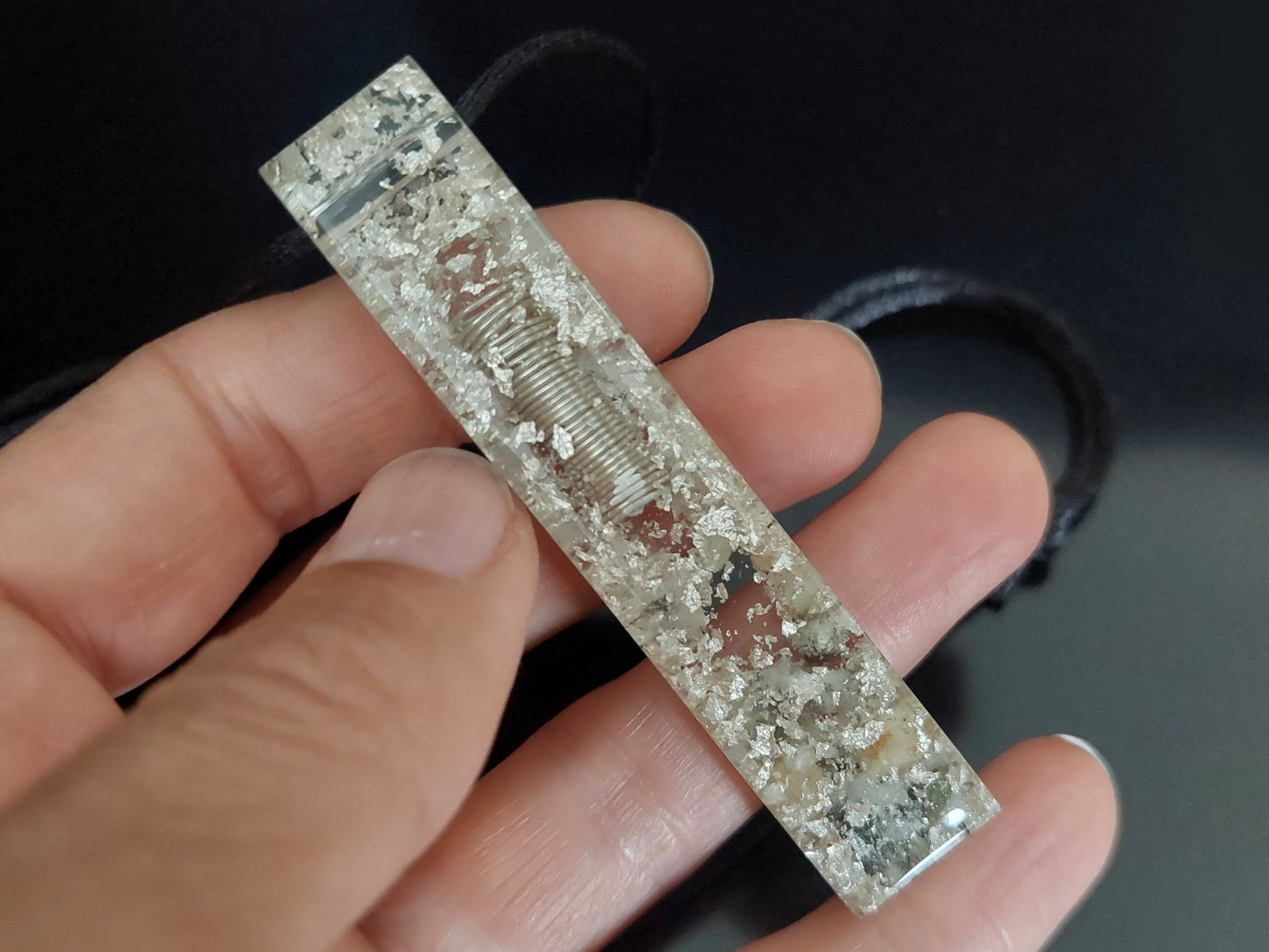 Orgonit-Anhänger, Halskette, Amulett, Charm mit Diamanten, Moldavit, Herkimer, Rhodozit, im Dunkeln leuchtendes Orgon. Größere Größe!