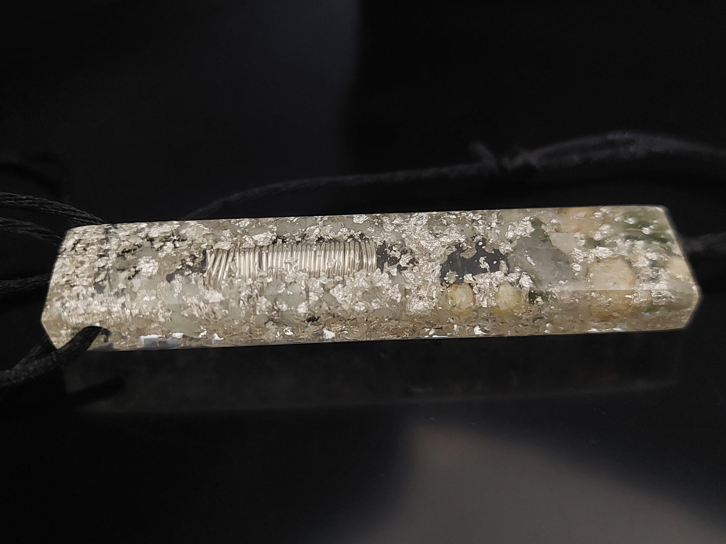 Orgonit-Anhänger, Halskette, Amulett, Charm mit Diamanten, Moldavit, Herkimer, Rhodozit, im Dunkeln leuchtendes Orgon. Größere Größe!