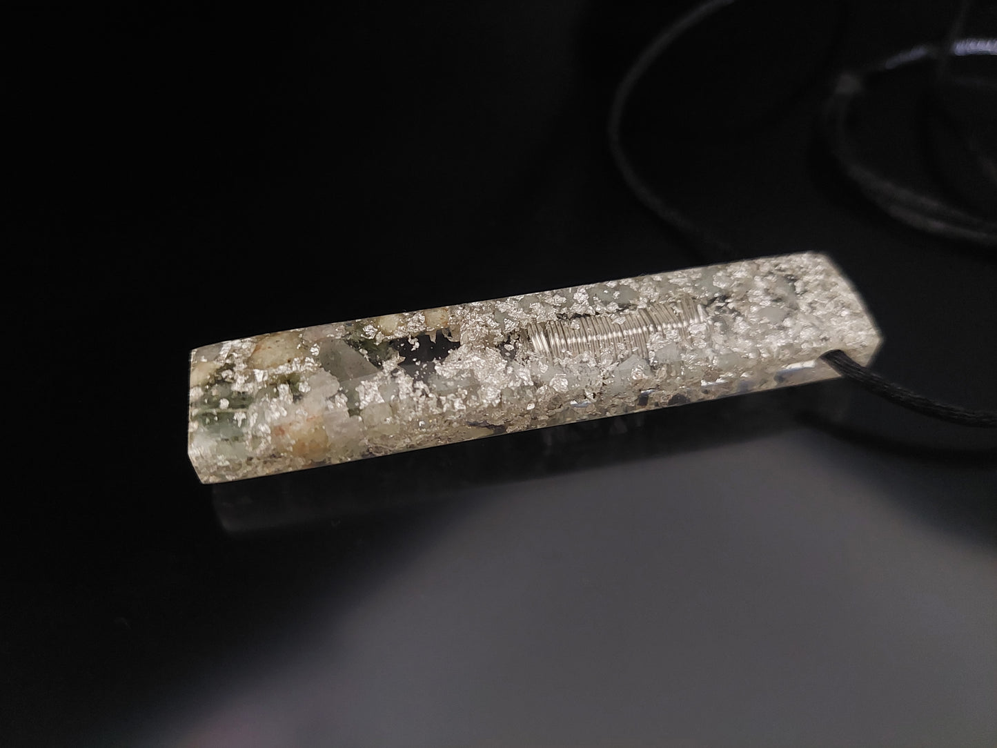 Orgonit-Anhänger, Halskette, Amulett, Charm mit Diamanten, Moldavit, Herkimer, Rhodozit, im Dunkeln leuchtendes Orgon. Größere Größe!