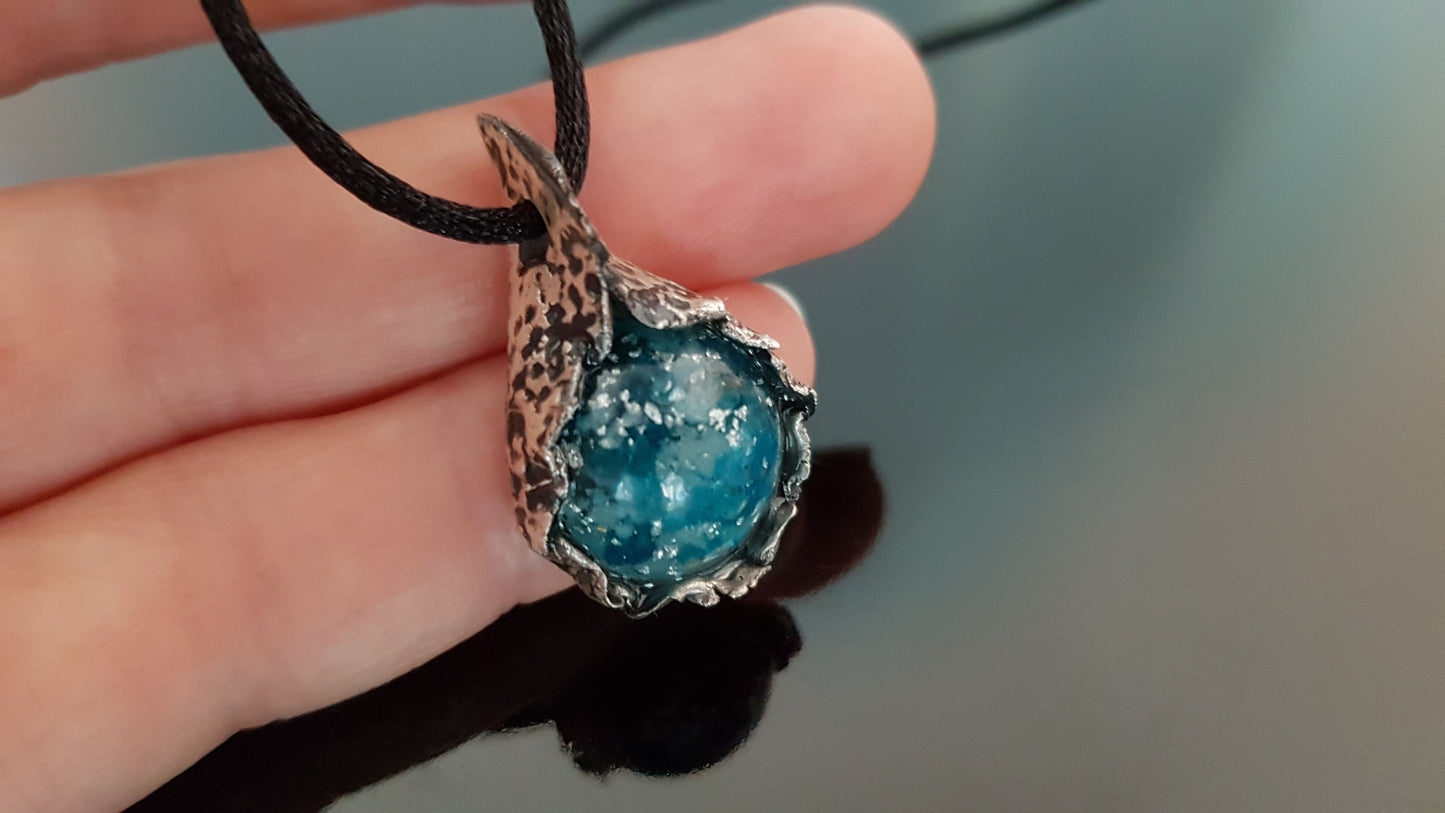 Colgante de orgonita, dije, collar, Apatita azul con plata, brilla en la oscuridad. poderoso amuleto