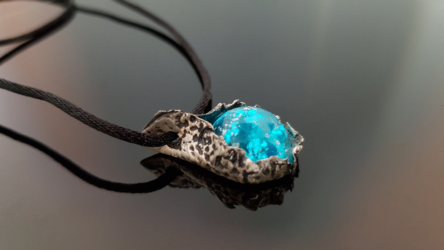 Colgante de orgonita, dije, collar, Apatita azul con plata, brilla en la oscuridad. poderoso amuleto