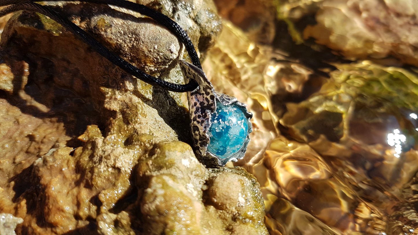 Colgante de orgonita, dije, collar, Apatita azul con plata, brilla en la oscuridad. poderoso amuleto