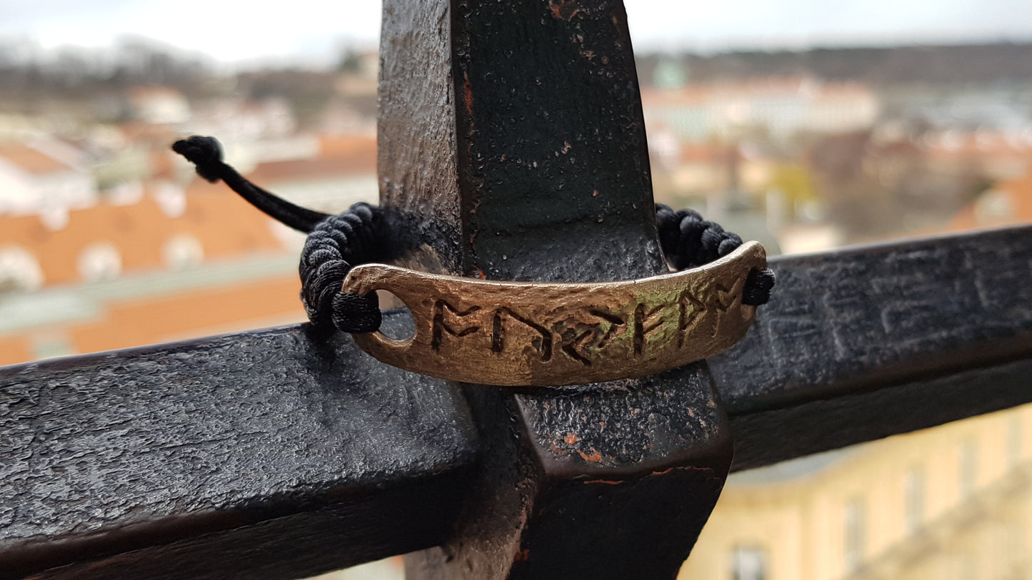 Amuleto/dije de dinero con fórmula de runas celtas. Pulsera de bronce.