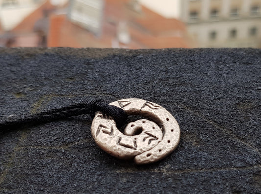 Amuleto/dije de dinero con fórmula de runas celtas. Colgante vikingo de bronce. Amuleto real. Especialmente programado.