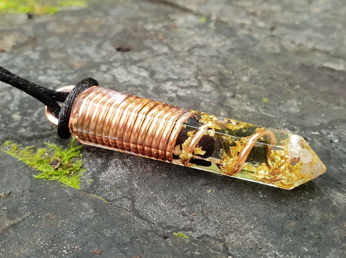 Moldavit-Orgonit-Anhänger mit kraftvollster Kombination - Schwarzer Turmalin, Diamanten, Herkimer