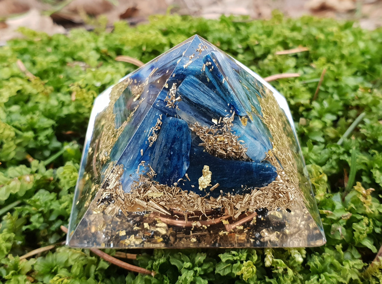 Kyanite Orgone orgonite Pyramid - small orgonite pyramid, programmed for your wishes