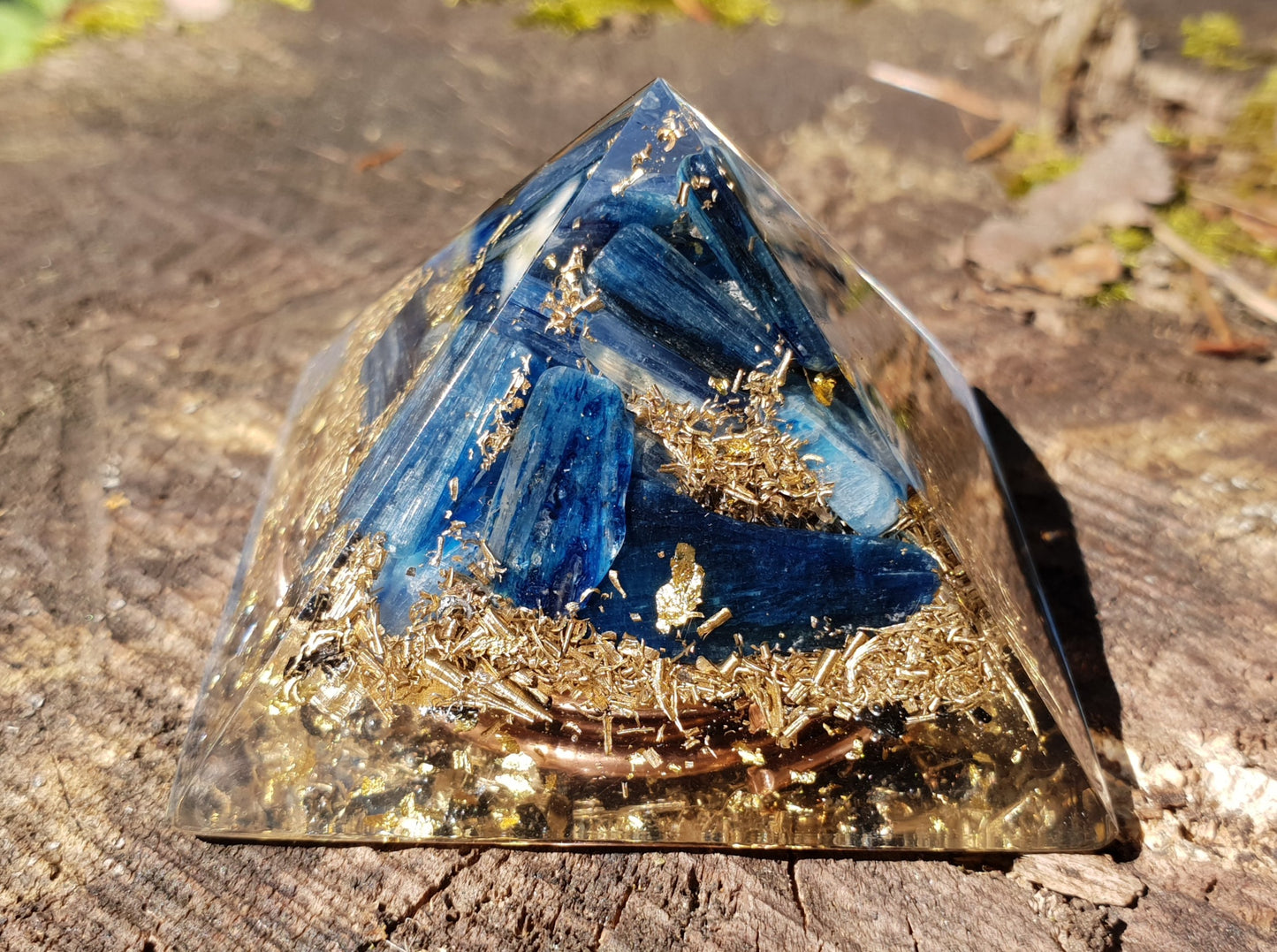 Kyanite Orgone orgonite Pyramid - small orgonite pyramid, programmed for your wishes