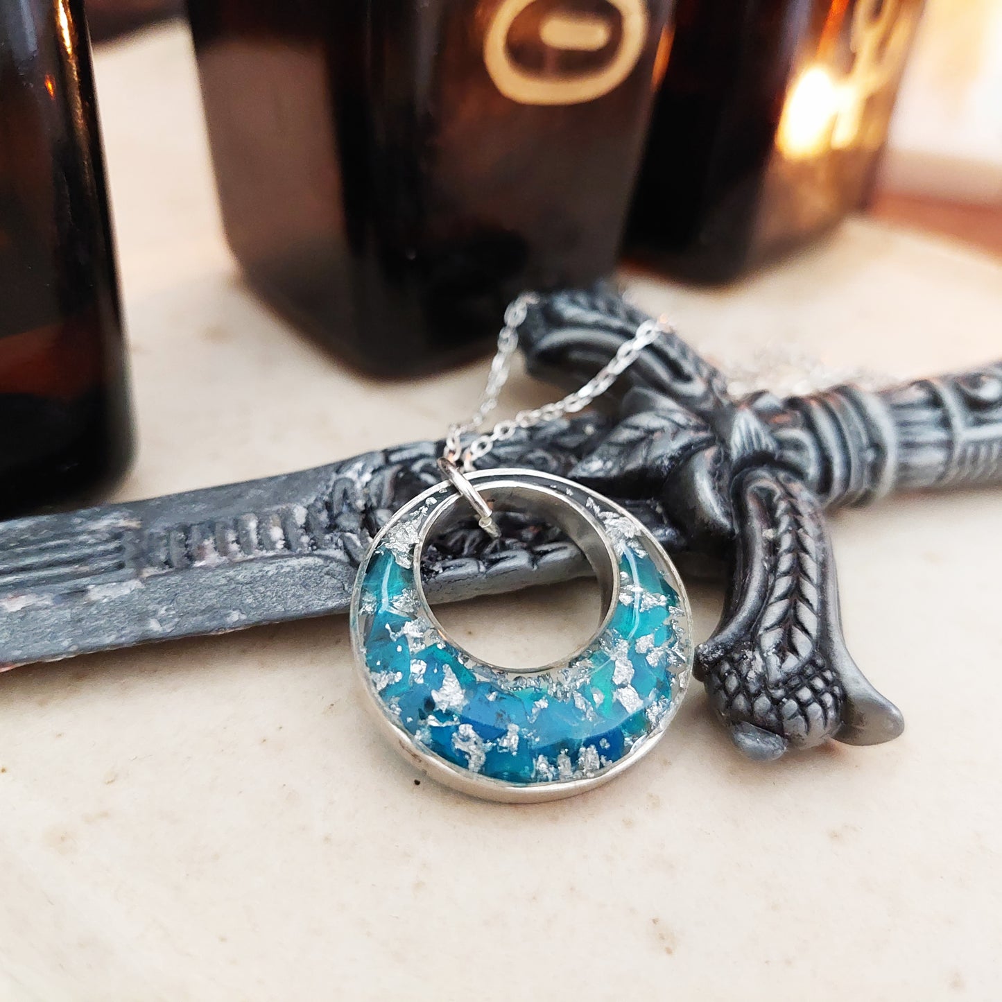 Colgante de orgonita orgonita - collar con ópalo azul y plata, amuleto poderoso, altas vibraciones