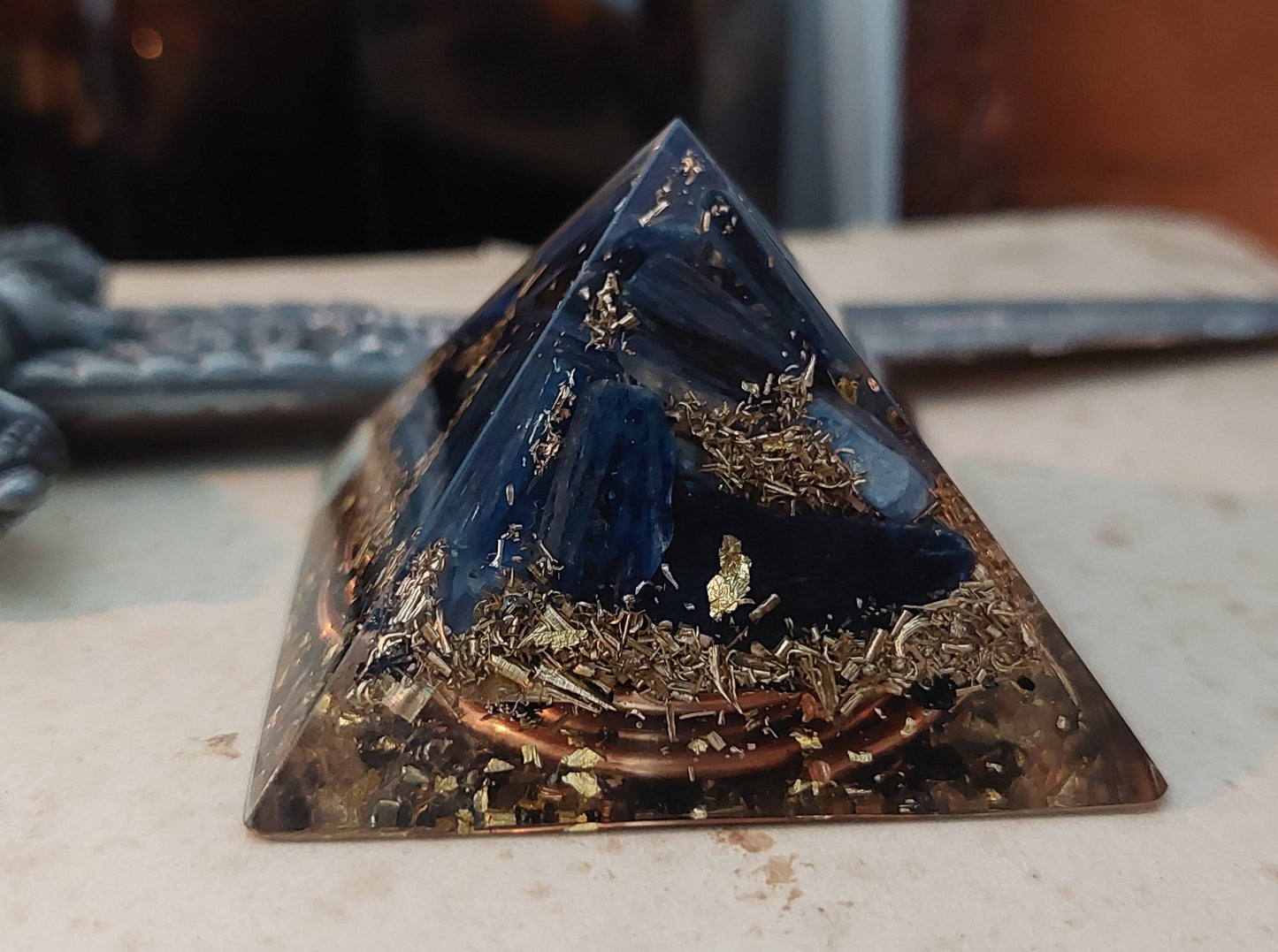Kyanite Orgone orgonite Pyramid - small orgonite pyramid, programmed for your wishes