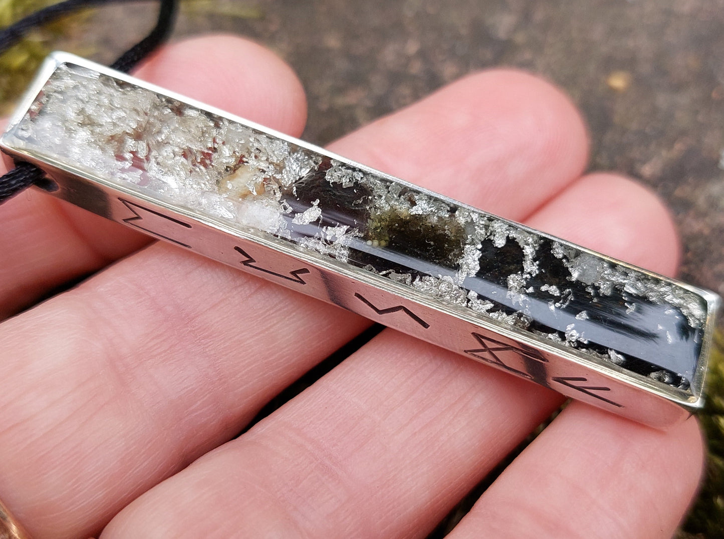 El collar de amuleto colgante de orgonita más poderoso, crecimiento espiritual, protección - Moldavita, Nuummita, Saffordita, Herkimer, runas