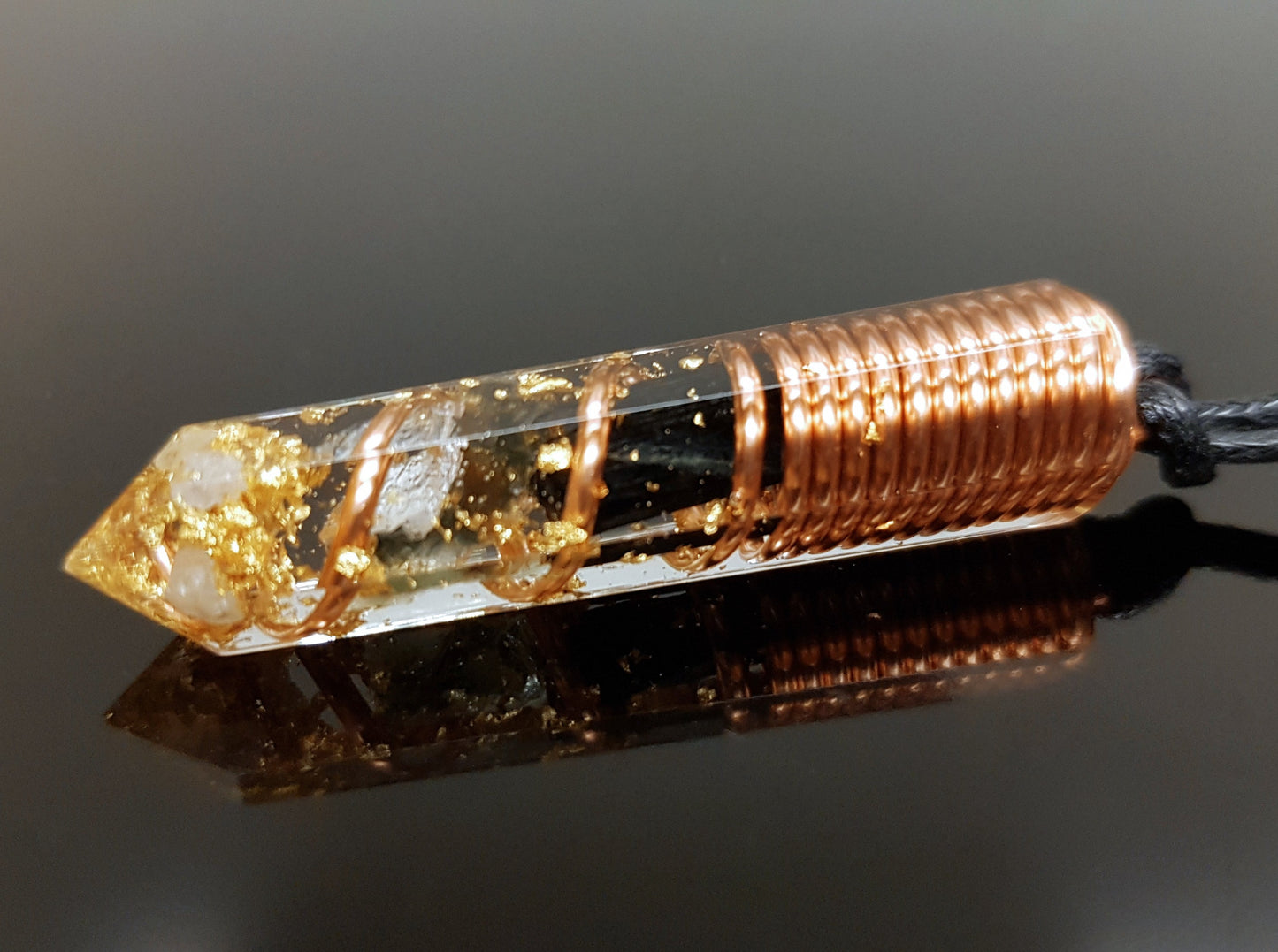 Moldavit-Orgonit-Anhänger mit kraftvollster Kombination - Schwarzer Turmalin, Diamanten, Herkimer