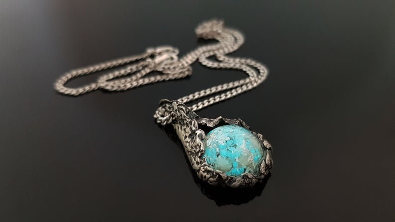 Colgante de orgonita, poderoso encanto de cristales de alta vibración y plata pura.