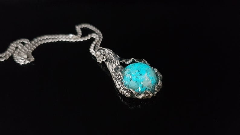 Colgante de orgonita, poderoso encanto de cristales de alta vibración y plata pura.