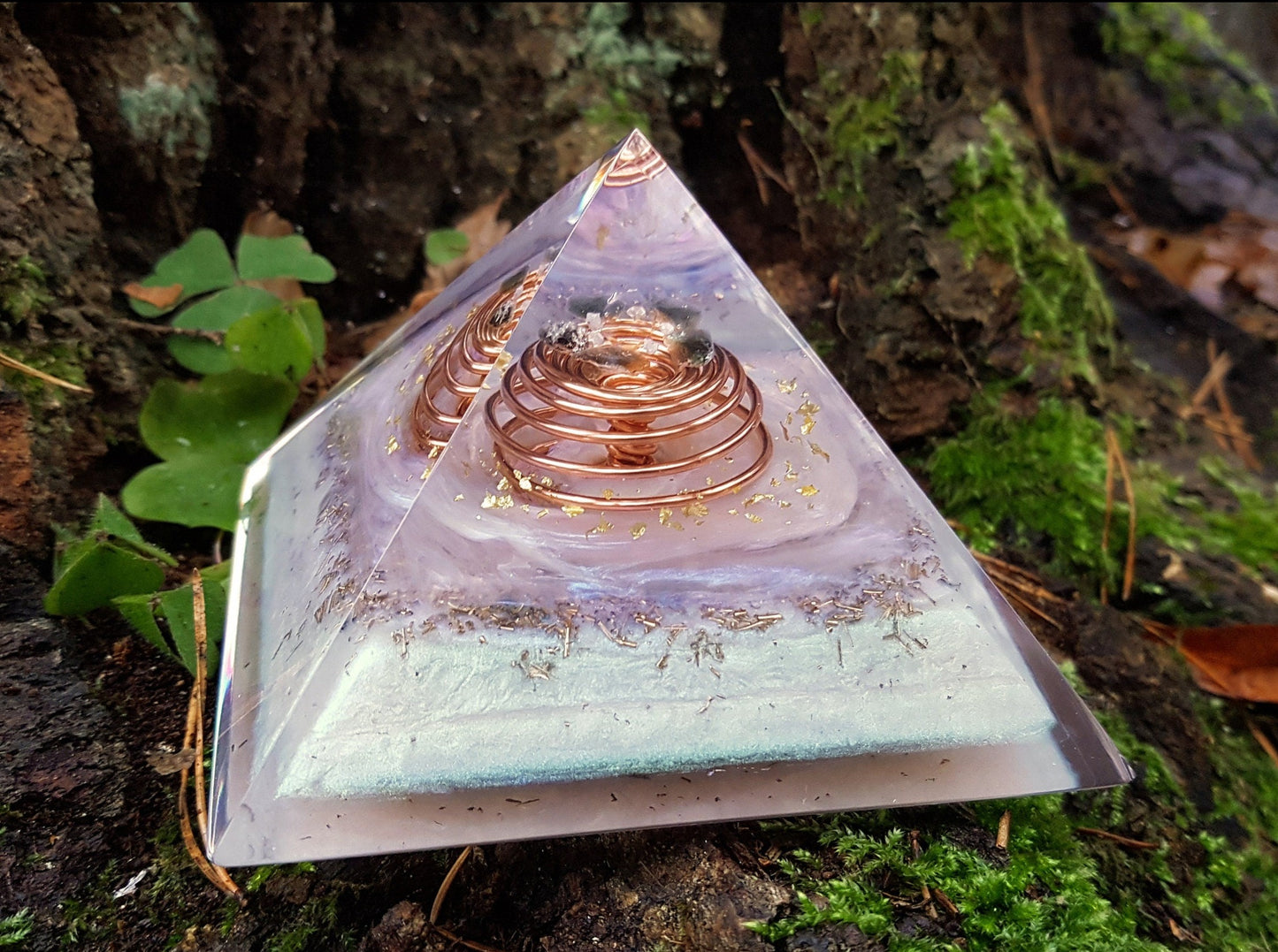 Orgonite Orgone Pyramid - the most powerful combination of crystals and metals, gold, diamonds, moldavite, herkimer