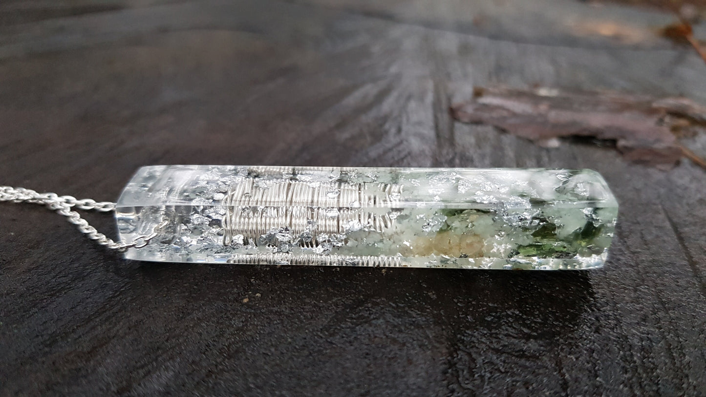 Colgante de orgonita con la combinación de cristales más poderosa, Moldavita, Herkimer, Diamantes, Rodosita, punta de cuarzo, plata