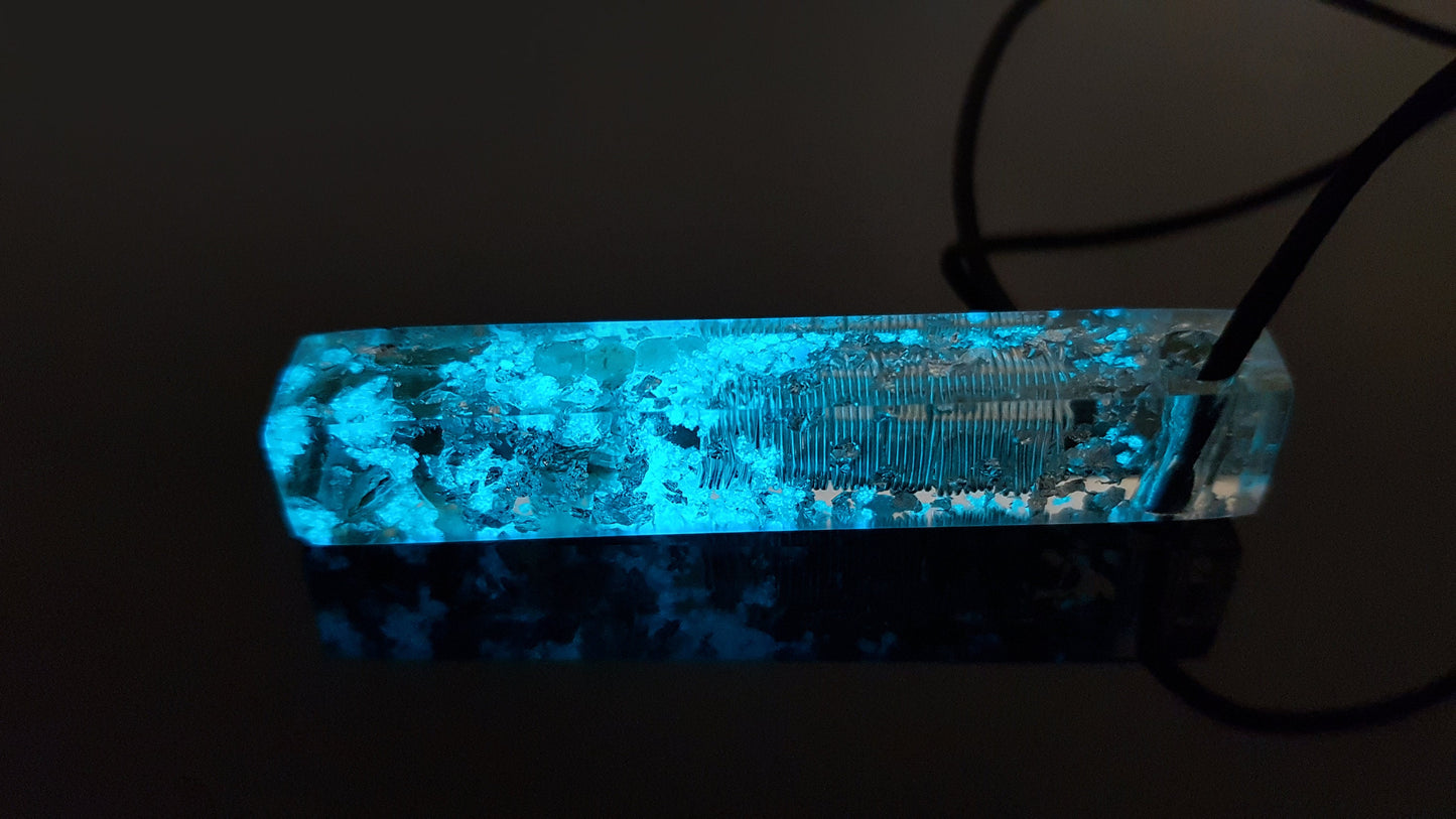 Colgante de orgonita con la combinación de cristales más poderosa, Moldavita, Herkimer, Diamantes, Rodosita, punta de cuarzo, plata