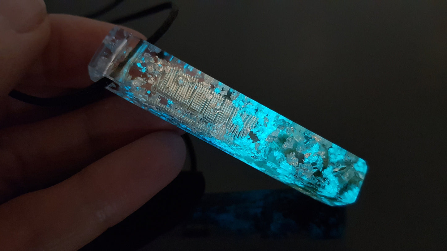 Colgante de orgonita con la combinación de cristales más poderosa, Moldavita, Herkimer, Diamantes, Rodosita, punta de cuarzo, plata