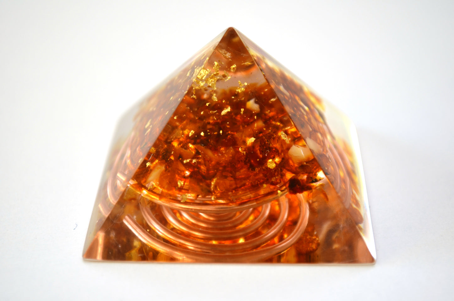 Orgonit-Pyramide – natürlicher baltischer Bernstein und 24 Karat Gold, Reichtum, Schutz, Reiki-Heilung, Meditation