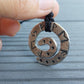 Silbernes Geldamulett mit keltischer Runenformel. Wikinger-Reichtumsanhänger-Talisman